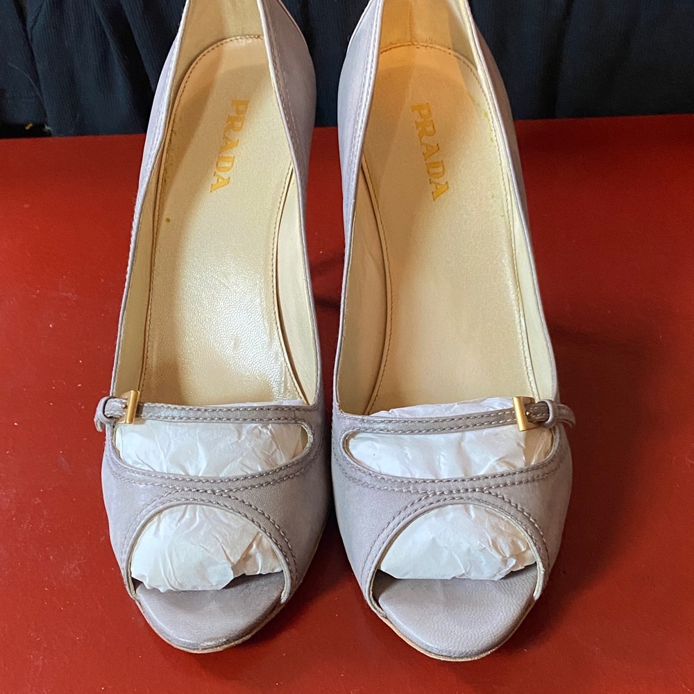 Prada Women's Elegant Gray Peep-Toe Heels size 41